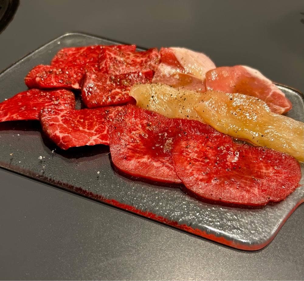 孝作とアームストロングの肉とけむり