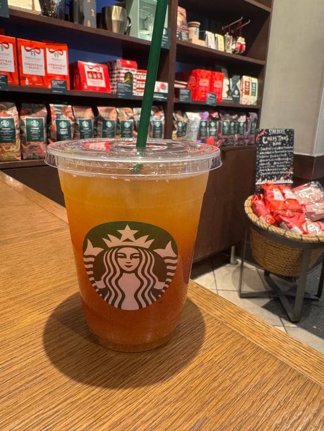 スターバックス コーヒー 新宿3丁目店 - サブ画像1