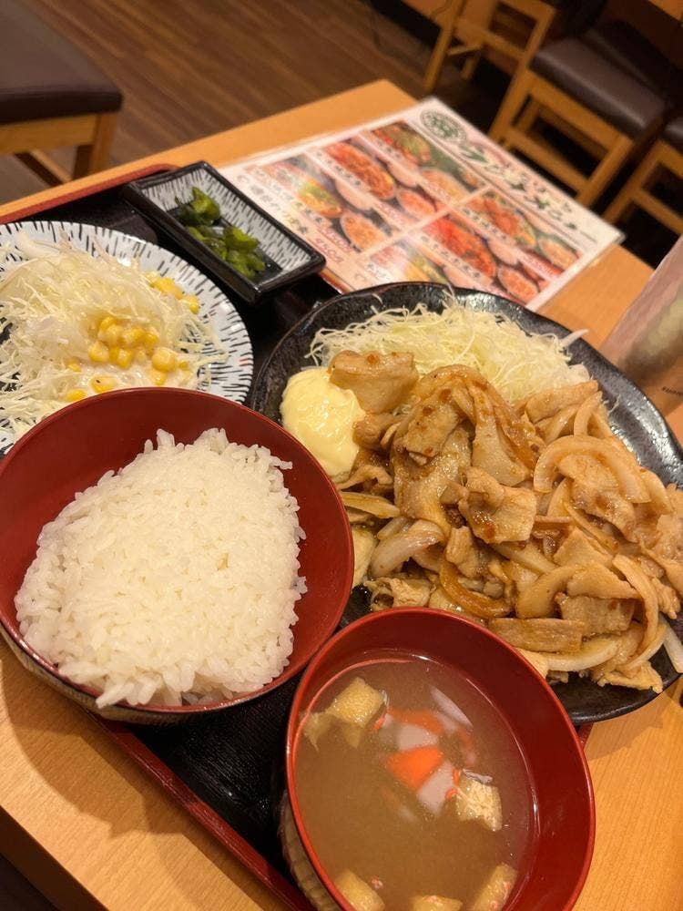 ぶたぼーる 田町店
