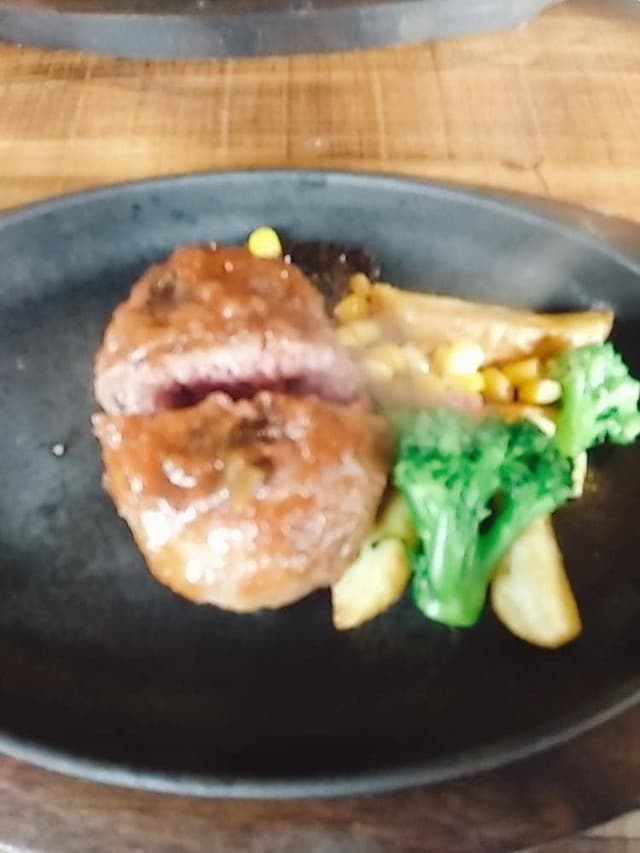 ステーキみたいなハンバーグ 練馬 - サブ画像1