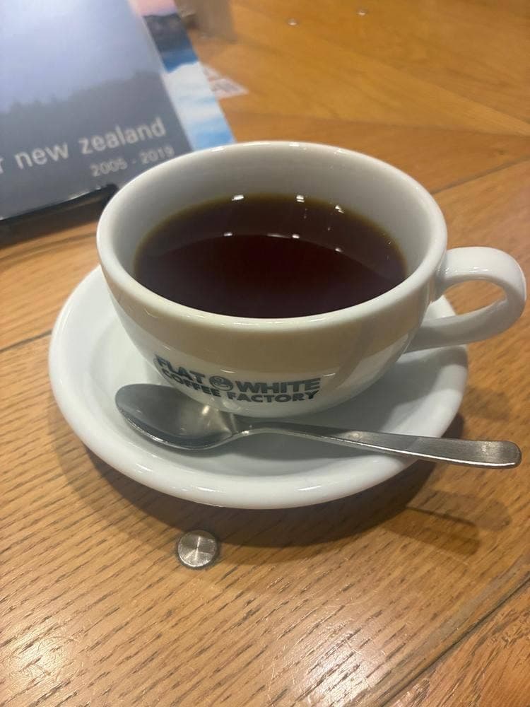 フラット ホワイト コーヒー ファクトリー ダウンタウン店