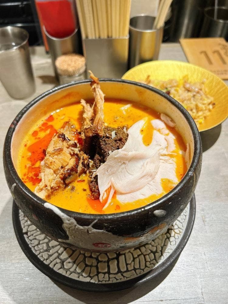 人類みな麺類とエスサワダ