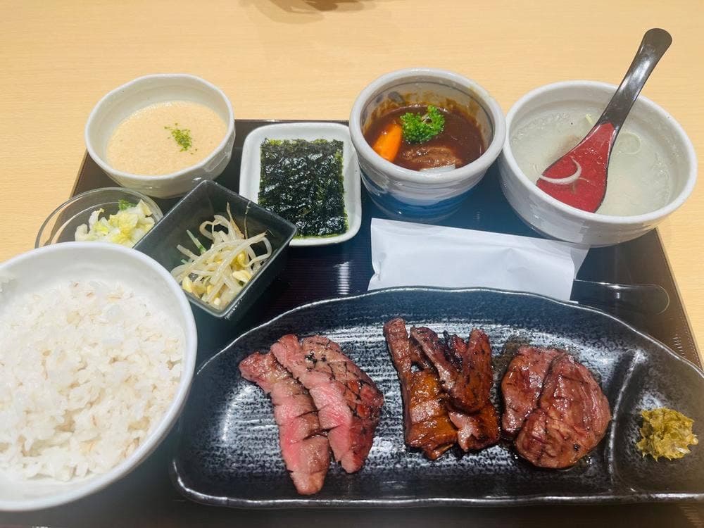 牛たんと和牛焼き 青葉苑 みのおキューズモール店
