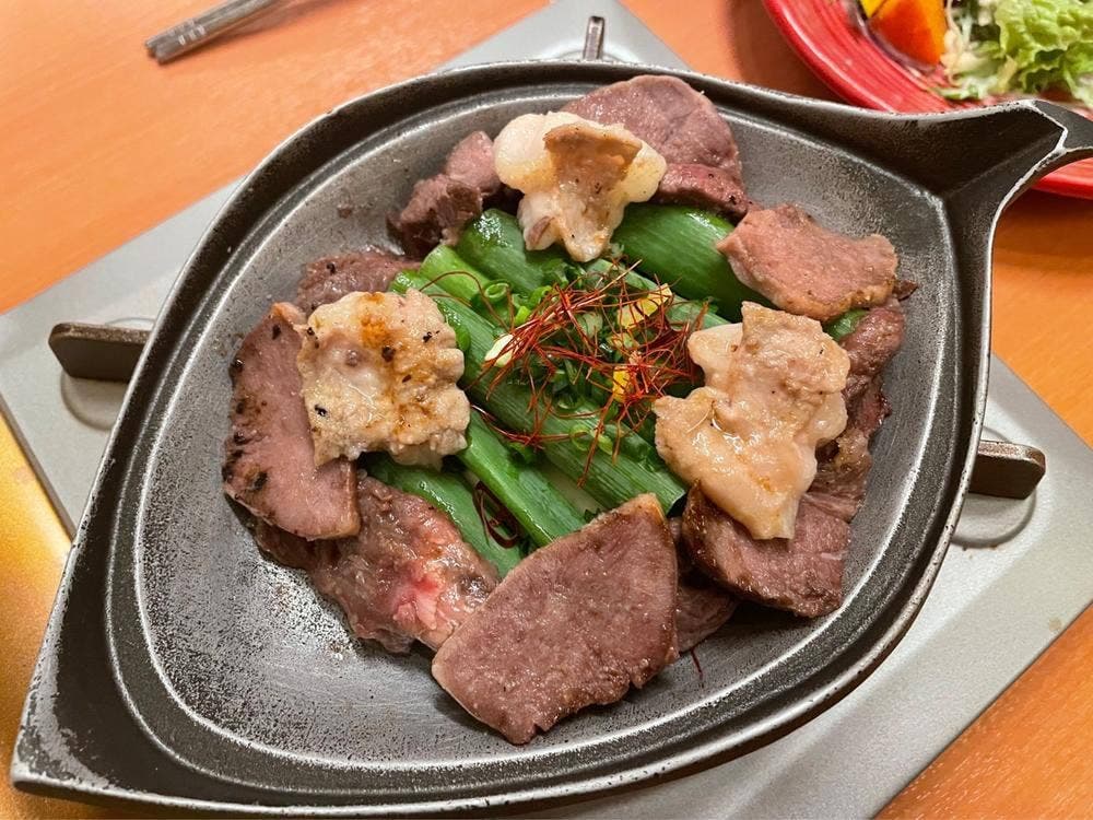 もつ焼きと円盤餃子 もつ治