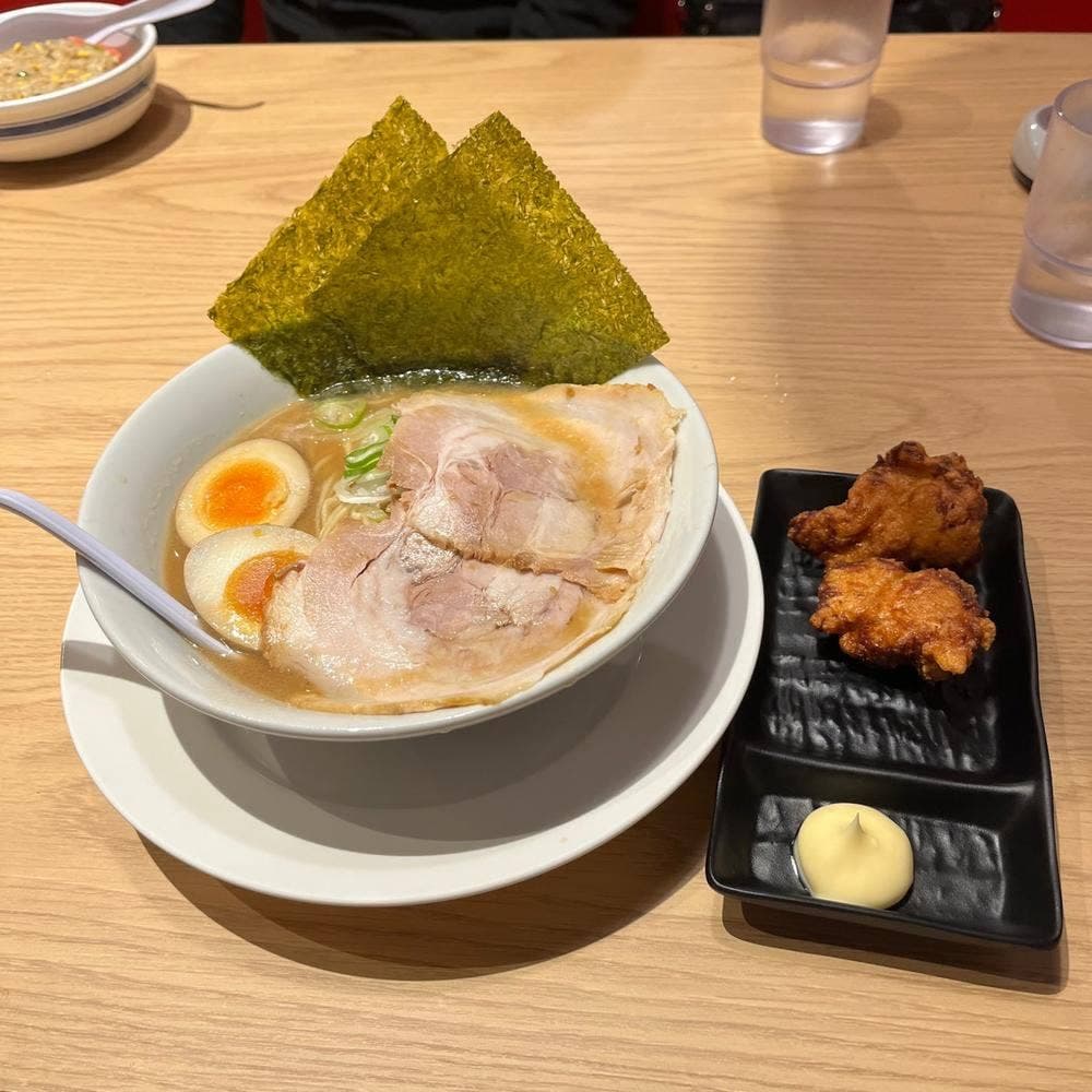 金澤醤油豚骨8番らーめん 姫路市川橋通店