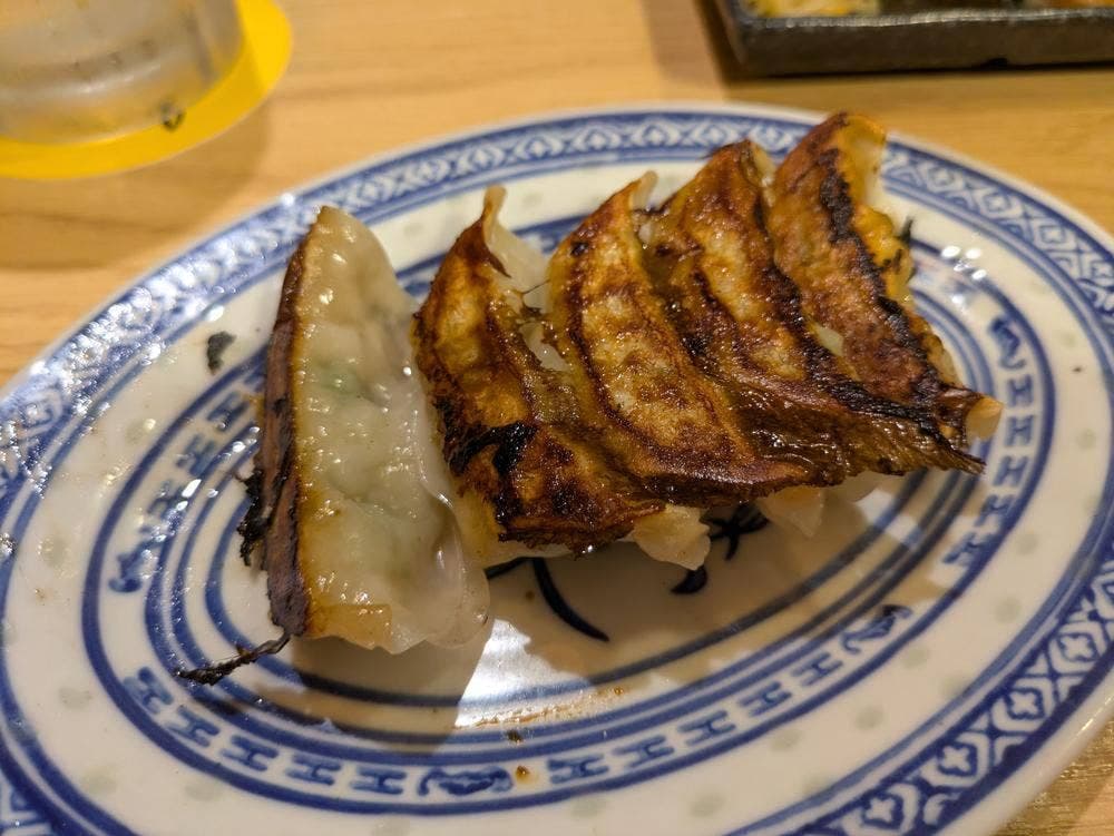 餃子とレモンサワー うさぎや