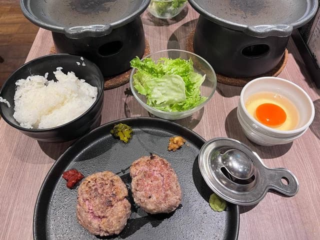 肉屋のハンバーグと炊きたての米 - サブ画像2