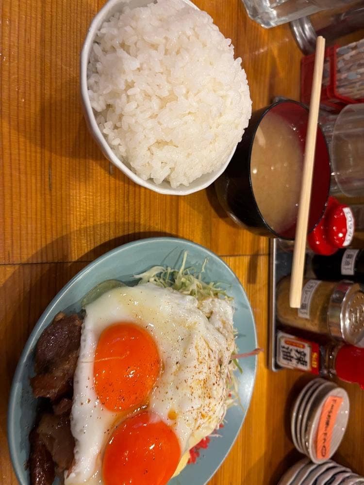 餃子とチャーシュー エソラ