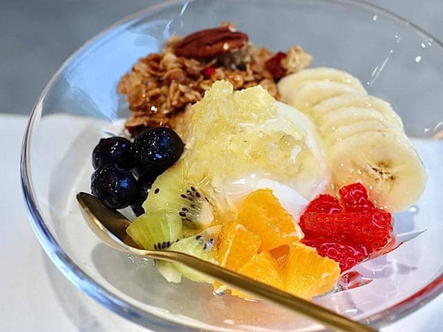 YOGI GREEKYOGURT & ACAI 名古屋大曽根店 - サブ画像1