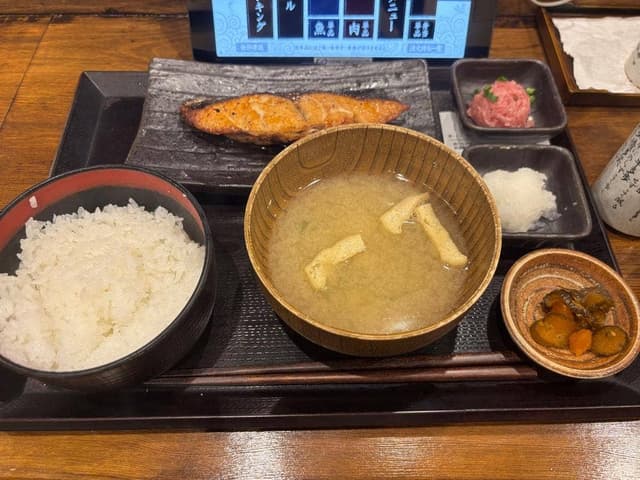 炭火焼干物定食 しんぱち食堂 蒲田西口はなれ店 - サブ画像1