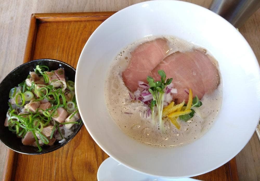 ラーメンと鶏鉄板 チキンマン