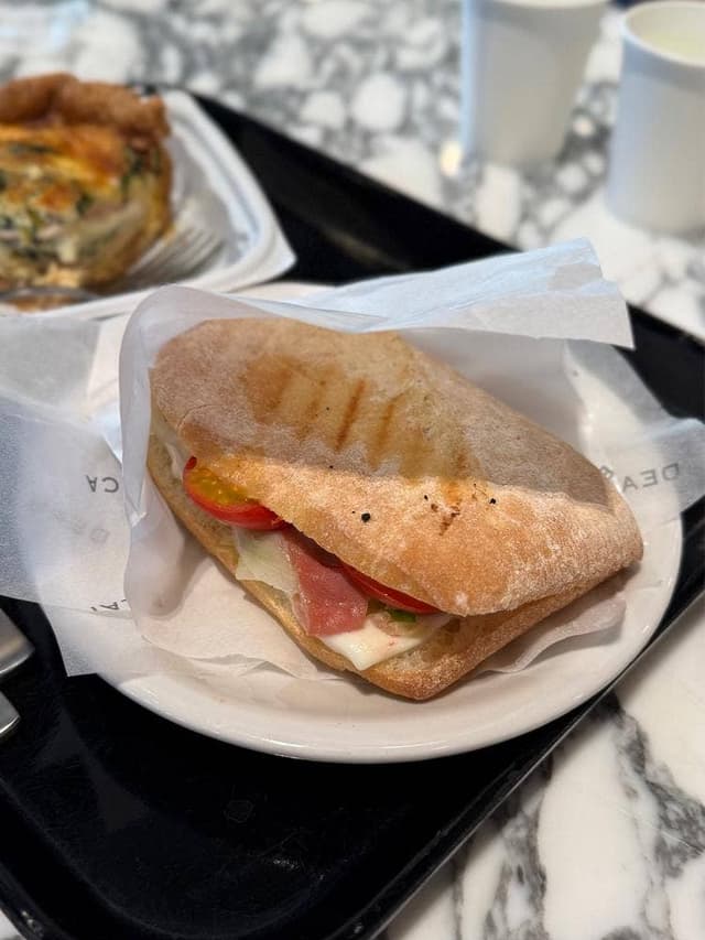 DEAN & DELUCA MARKET STORES 品川 - サブ画像1