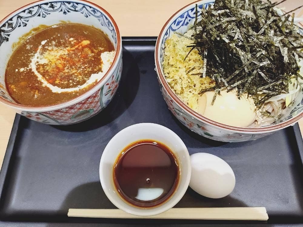 なぜ蕎麦にラー油を入れるのか。田町店