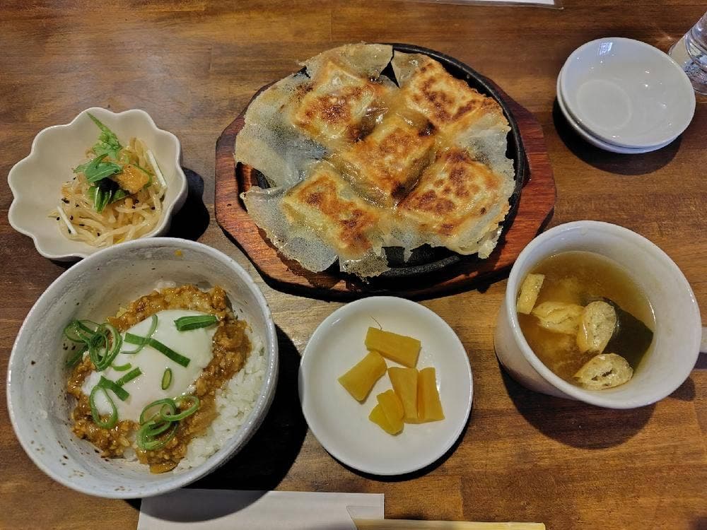 鉄板餃子食堂こんがりきつね
