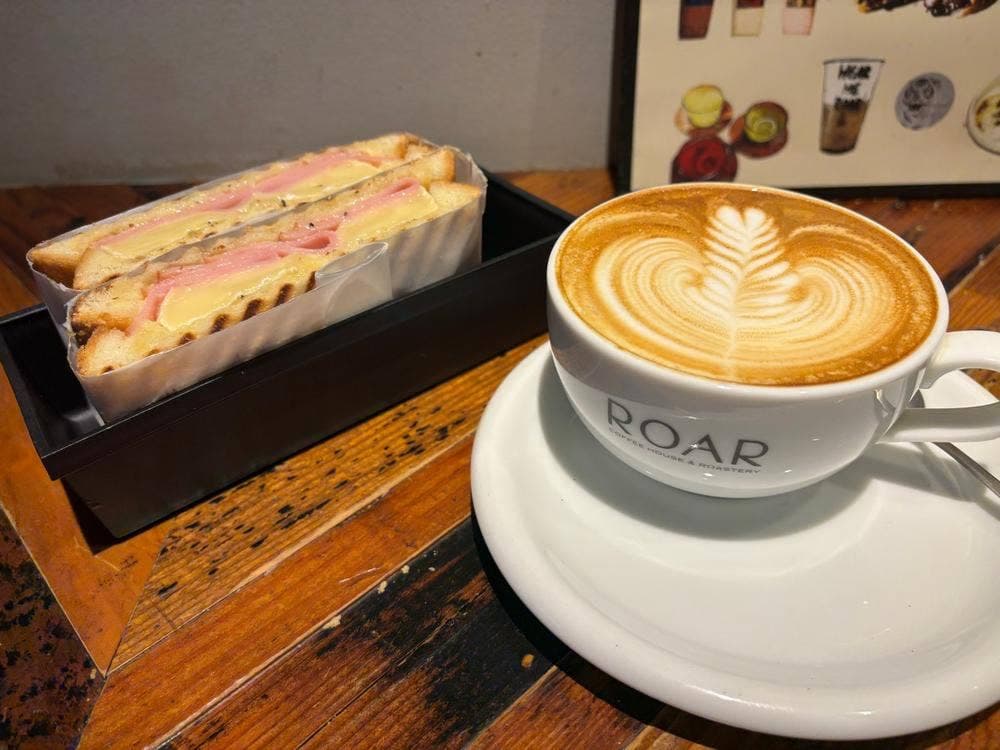ROAR COFFEE HOUSE & ROASTERY