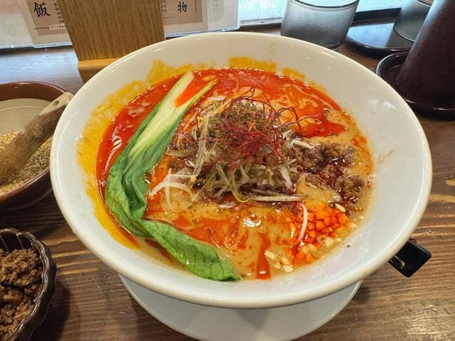 四川担々麺 赤い鯨 - サブ画像1
