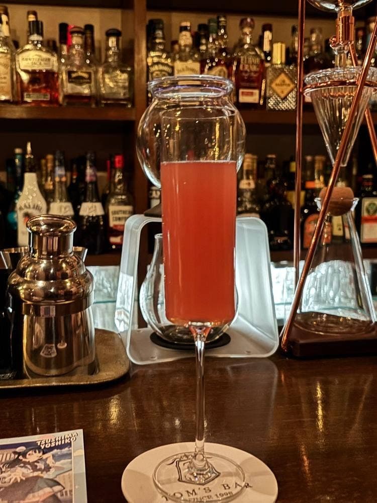 TOM'S BAR