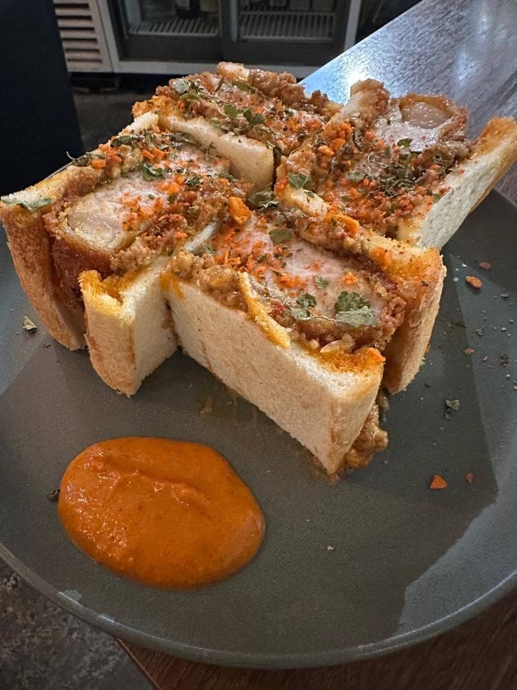 Madre ハーブとスパイス料理のワイン食堂