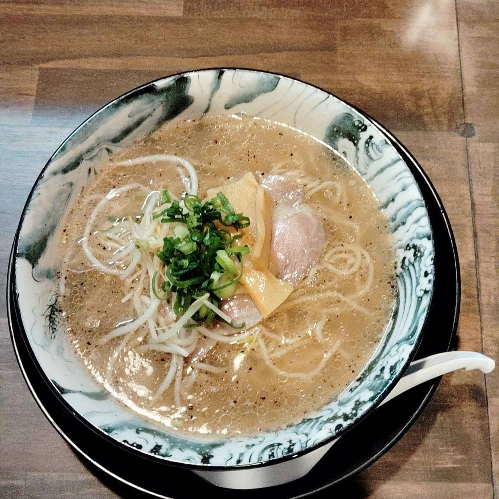 とんこつ・牛骨ラーメン 龍瞳 シャミネ鳥取店