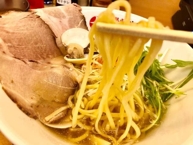 近江熟成醤油ラーメン十二分屋 大阪上本町YUFURA店 - サブ画像2