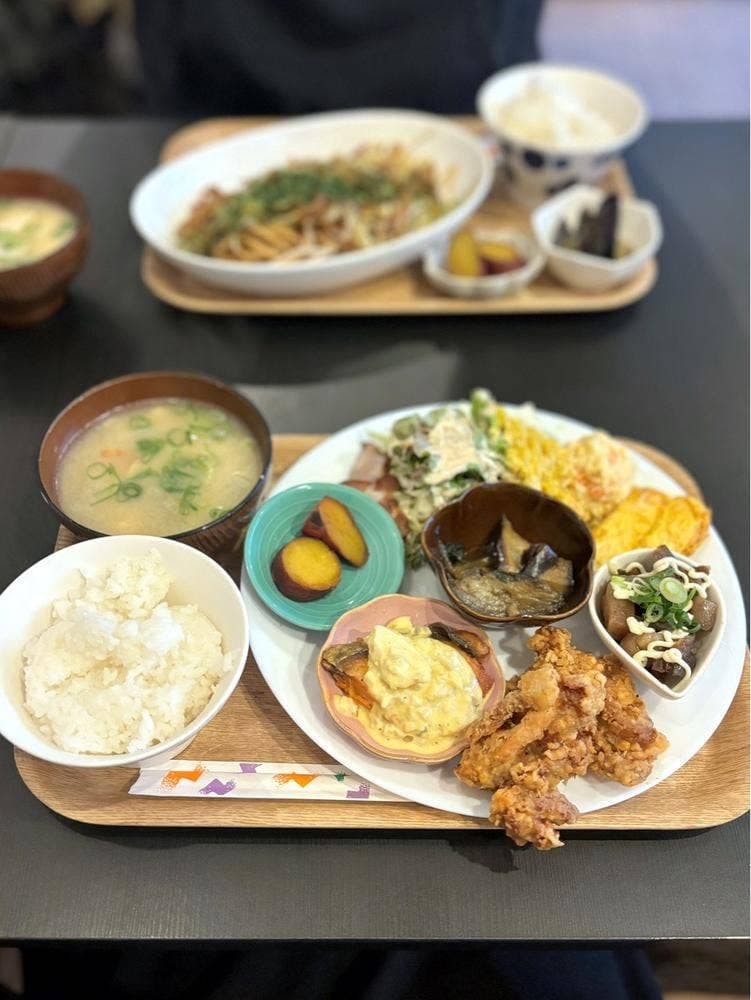 和 NAGOMI