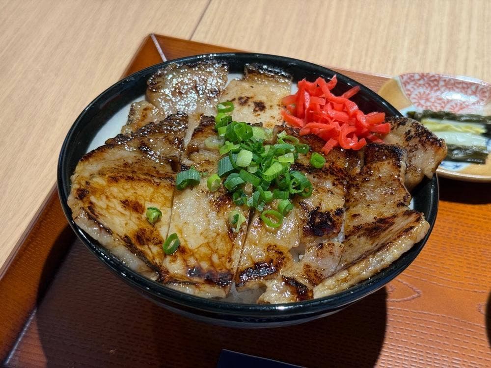 豚味噌丼お食事処 秩父新世界