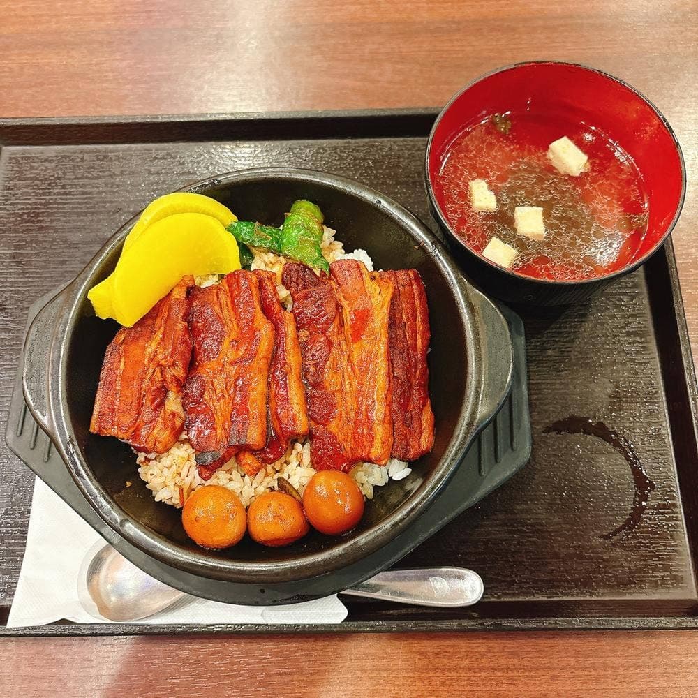 楊銘宇 黄燜鶏米飯 御徒町店