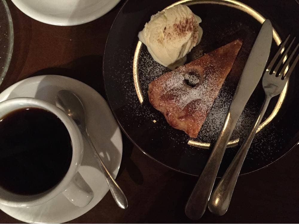 カフェ&ディッシュ イーズ