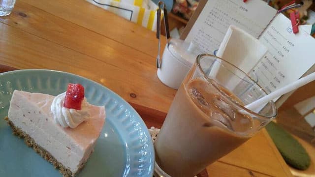 うみべのえほんや ツバメ号 カフェ - サブ画像2