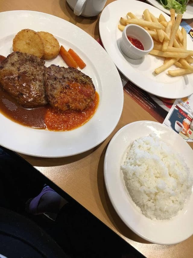 ガスト 見附店 - サブ画像1
