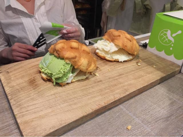 世界で2番めにおいしい焼き立てメロンパンアイス 神戸三宮店 - サブ画像3