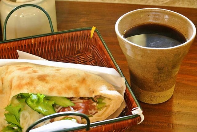 屋根に花壇のあるお店 - サブ画像2
