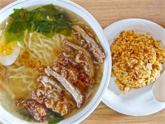 とんかつとラーメンの店 やなぎ亭 - サブ画像1