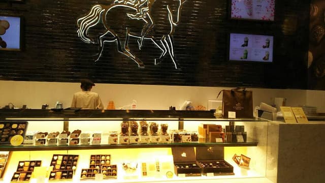 ゴディバ イオンモール大和郡山店 - サブ画像3