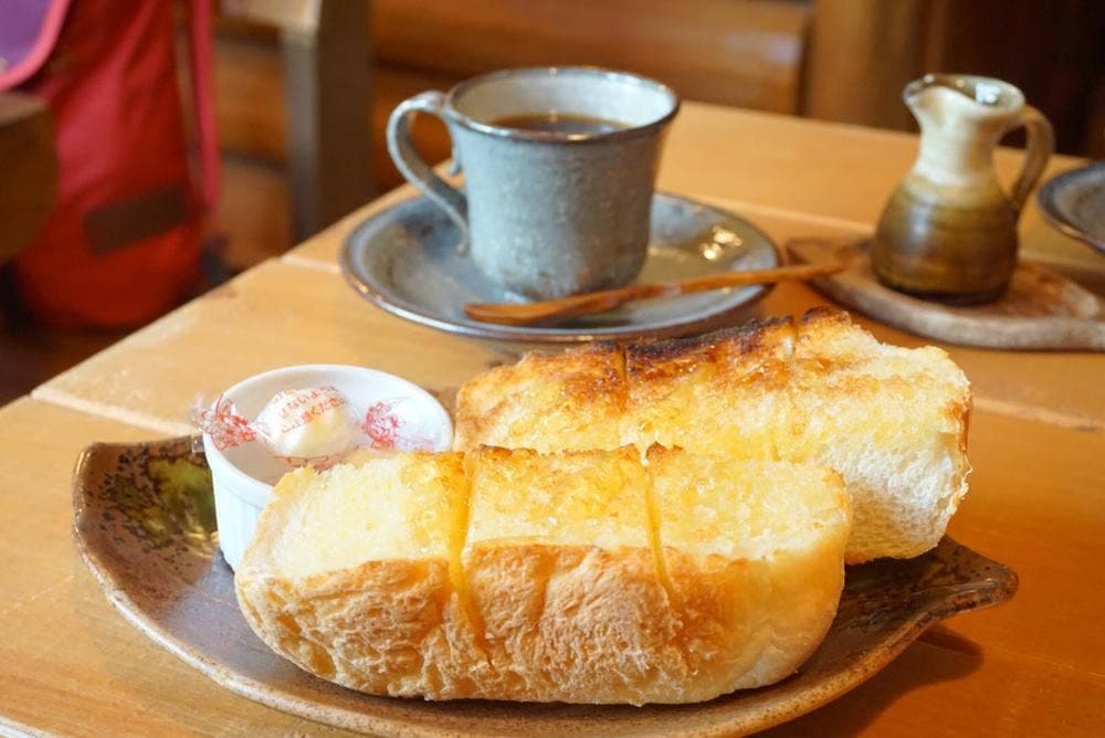 カフェ・リーフス
