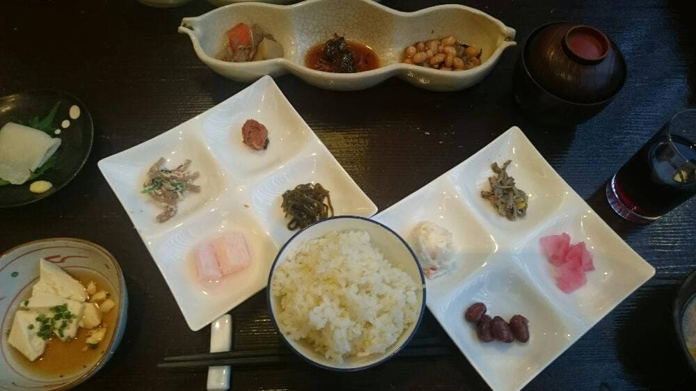 こな雪とんとん お昼のニセコ店