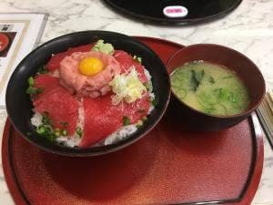 市場のすしやさん