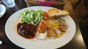 Cafe de 10番 箕面市役所前