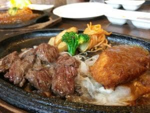 ステーキとハンバーグのお店 ぱぴー