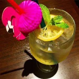 カフェトロワ