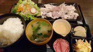 肉ダイニング天