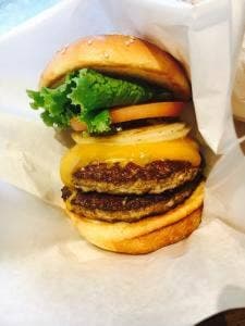 フレッシュネスバーガー 日本橋明治座前店