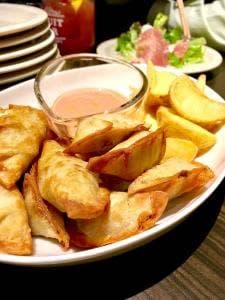 揚げぎょうざバル SALUTE!