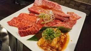 炭火焼肉 牛○亭