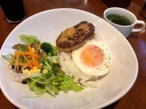 カフェ 彼女の家 納屋店