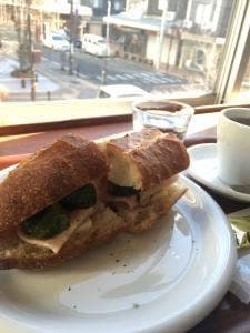 コーヒーとサンドイッチ おかもと