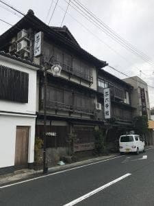 茶六本館
