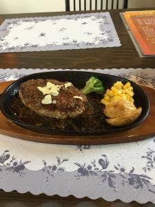 トモ & ベン レストラン