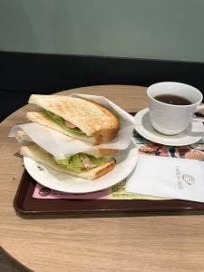 カフェ・ド・クリエ 博多バスターミナル店