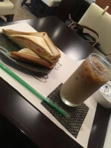 カフェギャラリー さえずり